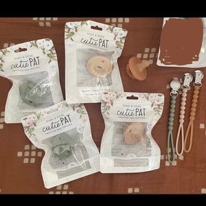 Ryan & Rose Cutie Pat Bundle New Pacifiers and Clips
